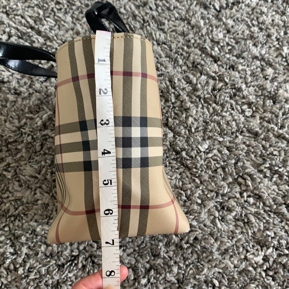 Burberry gorgeous bag 💯 authentic - Picture 4 of 12